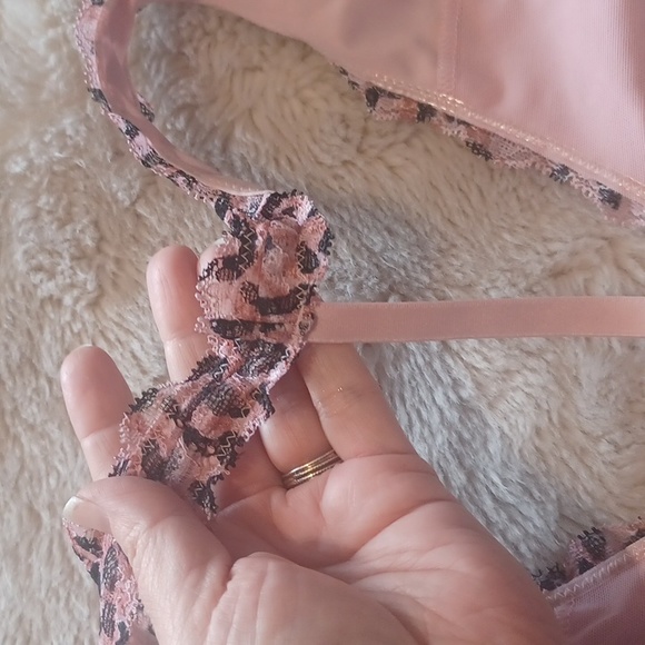 Pink Victoria's Secret Bra - Picture 8 of 8